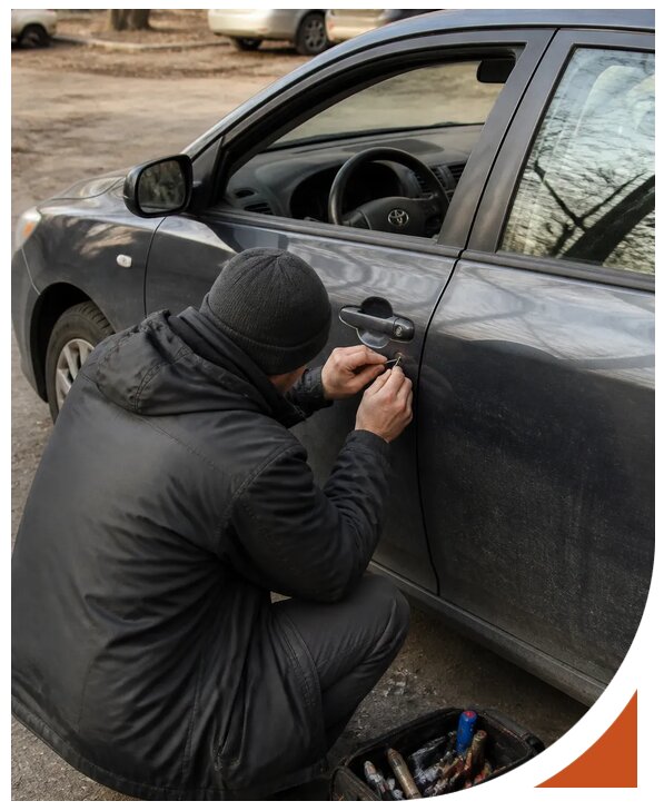 Профессиональное вскрытие автомобиля Тойота без повреждений в Торжке